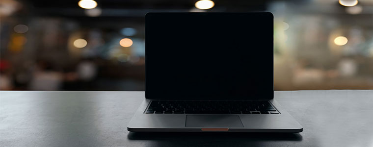 Sort computer skærm